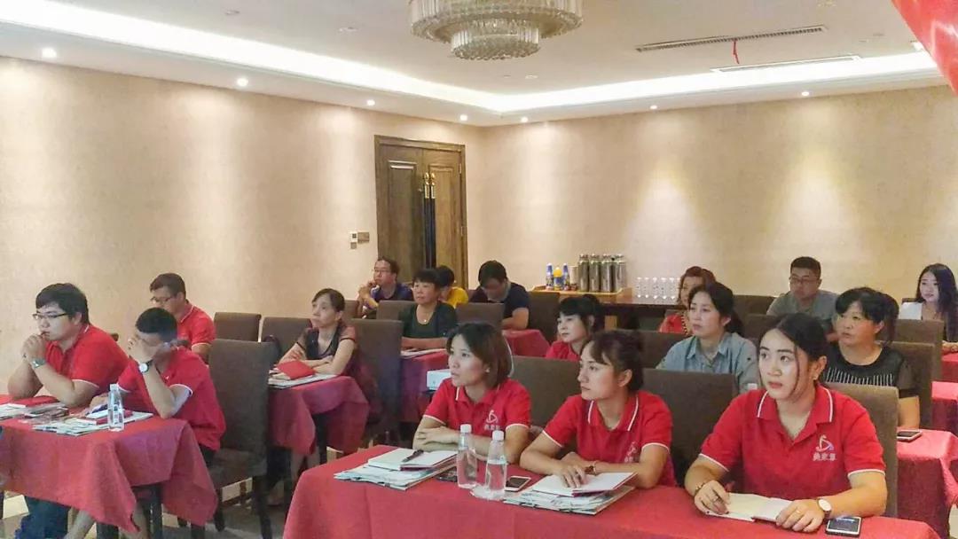 “乘风破浪 剑指终端”BB贝博2018年品牌培训会——岳阳站5